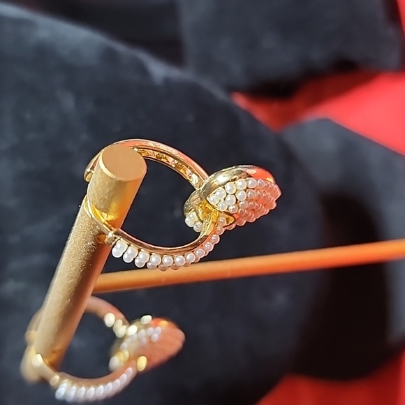 Hoop Heart Faux Pearl Earrings - Picture 3 of 6